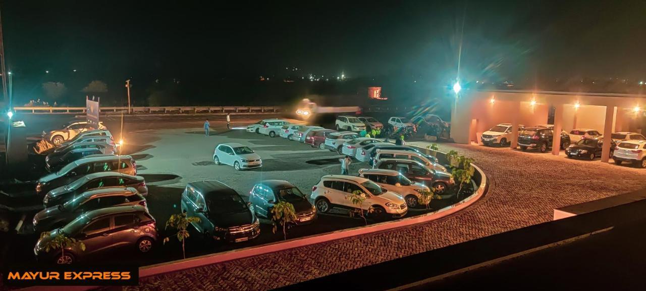Sangamner Hotel Mayur Express מראה חיצוני תמונה